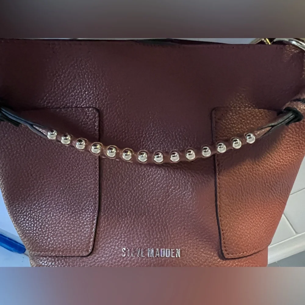 STEVE MADDEN BUCKET BAG NWOT, Chestnut Brown, Gold Bead Accents on Handles